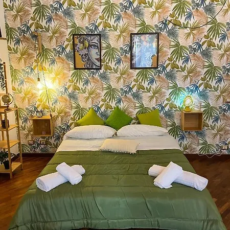 Charming House In The Historic Center Of باليرمو