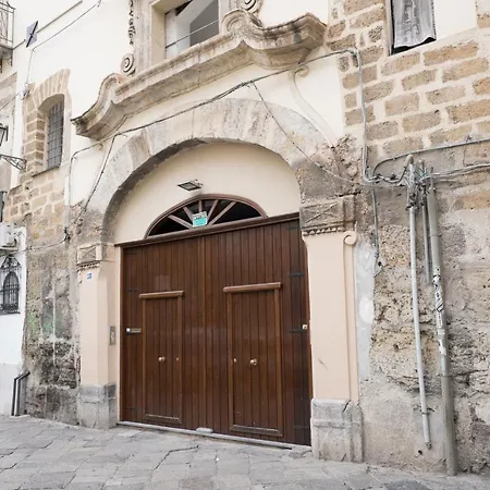 Charming House In The Historic Center Of باليرمو